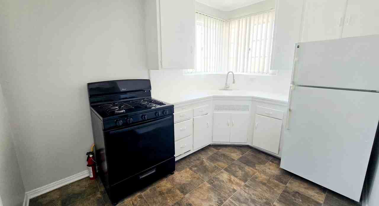 478 Landfair Ave - Photo 7 of 17