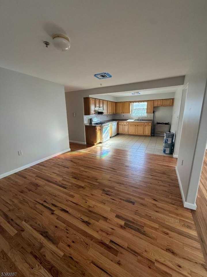 531 Jefferson Ave #A - Photo 2 of 10