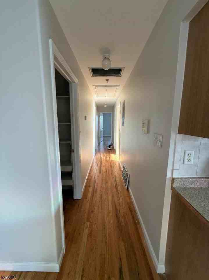 531 Jefferson Ave #A - Photo 3 of 10