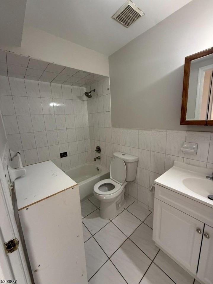 531 Jefferson Ave #A - Photo 5 of 10