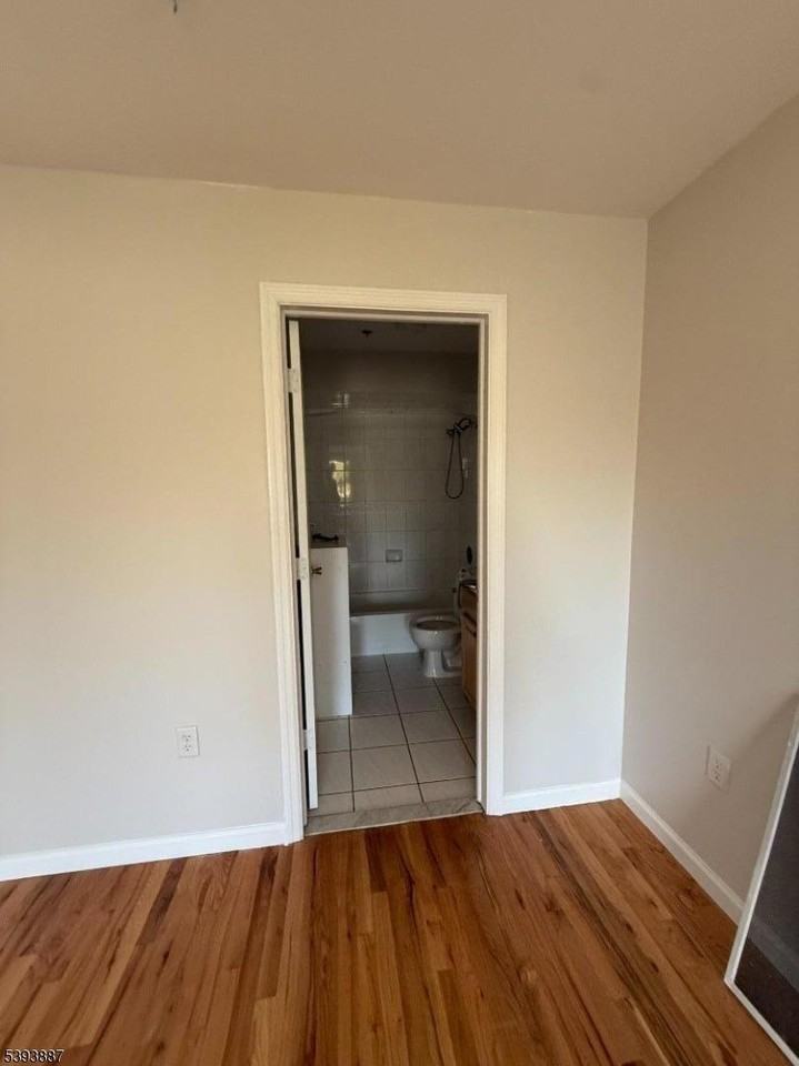 531 Jefferson Ave #A - Photo 7 of 10