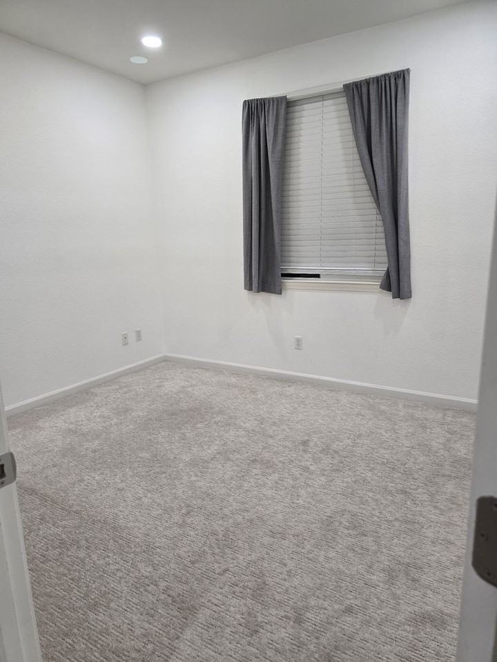 4227 S Fontana St - Photo 4 of 25