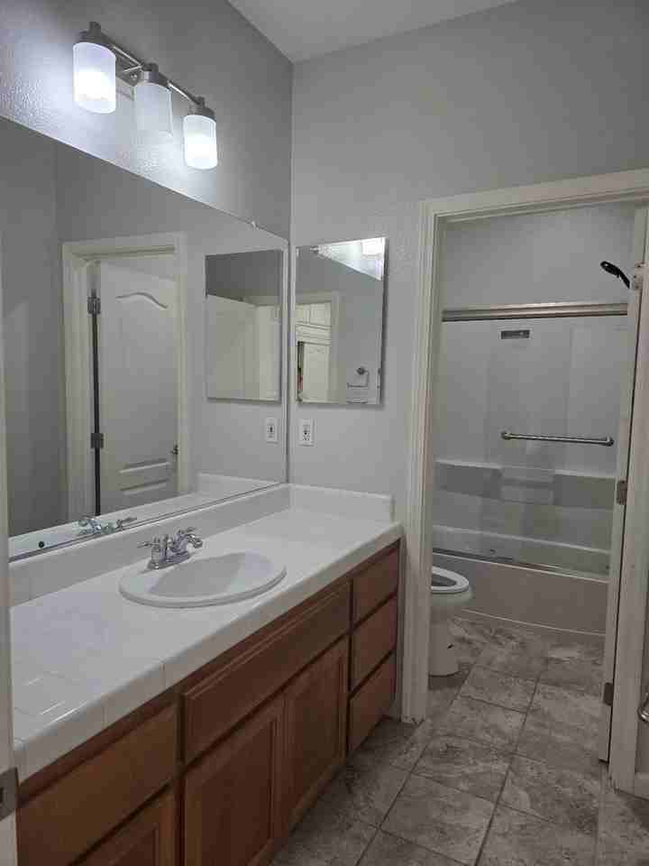 4227 S Fontana St - Photo 6 of 25