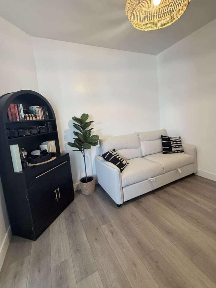 1467 W Holland Dr - Photo 2 of 17