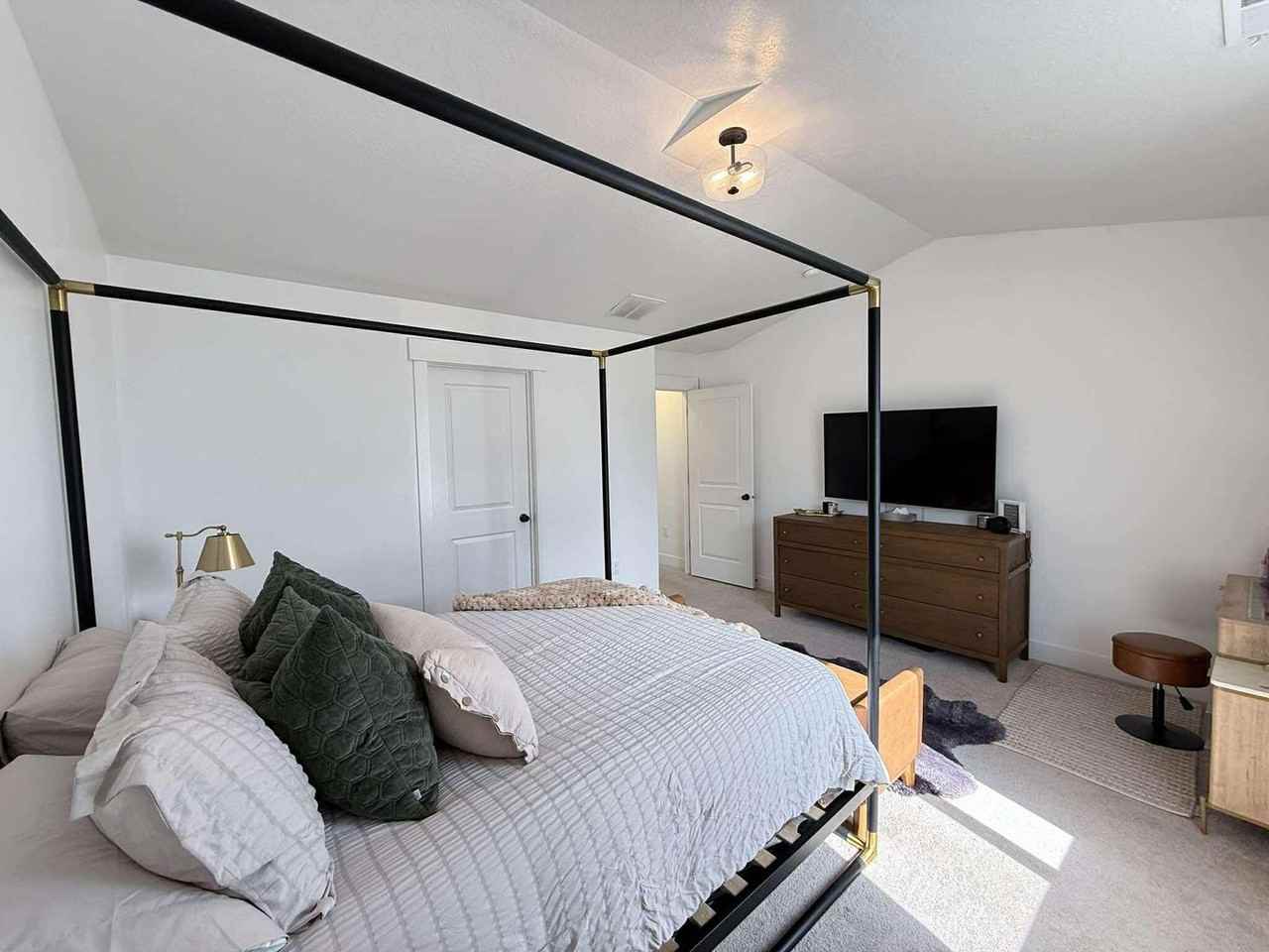 1467 W Holland Dr - Photo 3 of 17