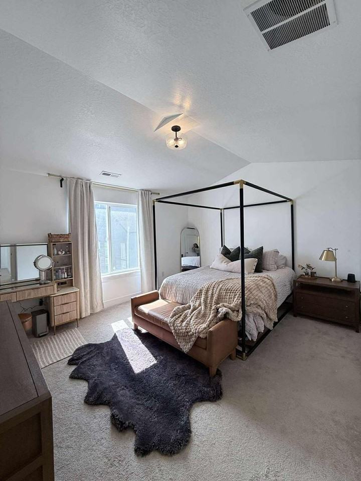 1467 W Holland Dr - Photo 5 of 17