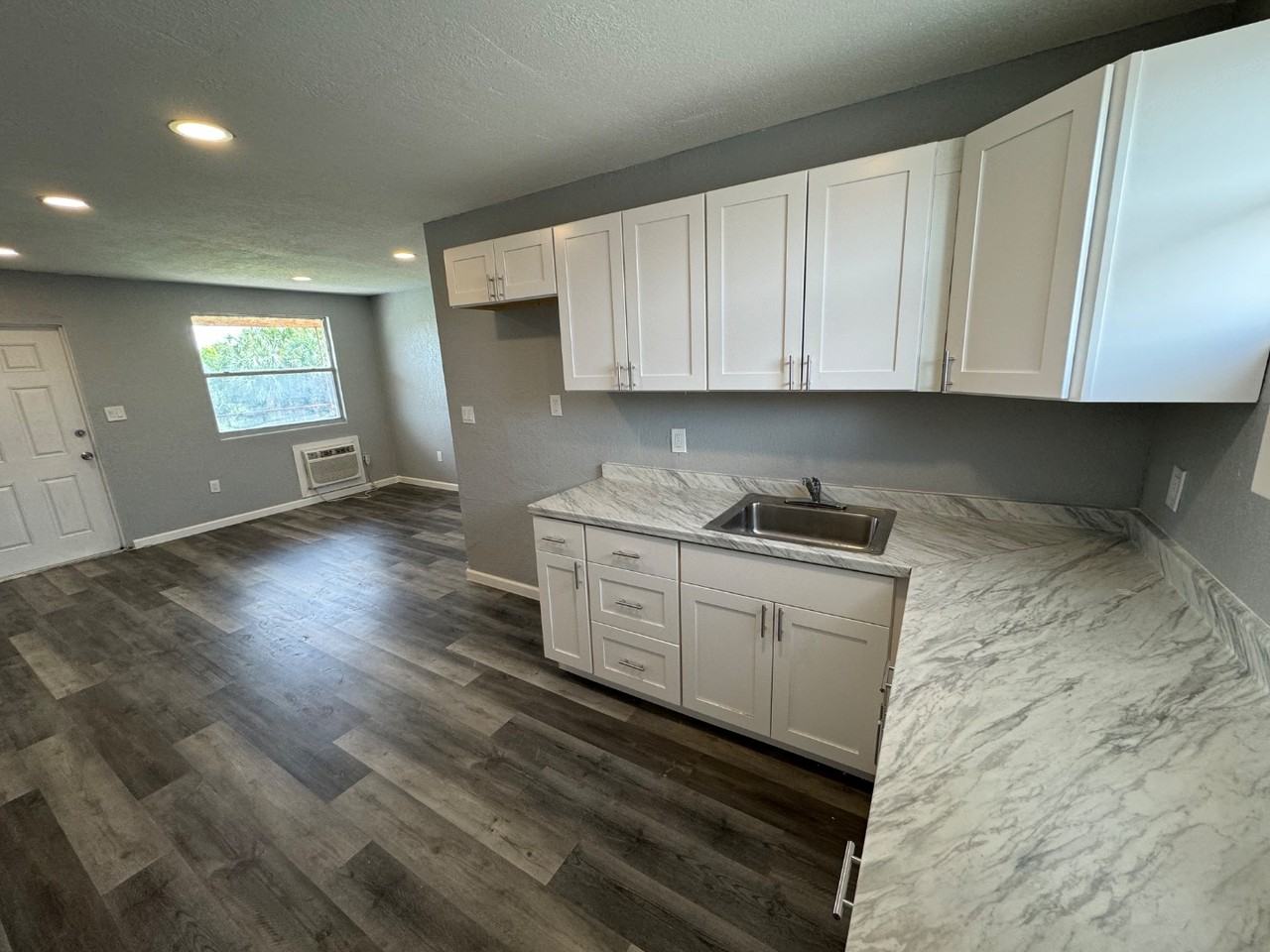 691 SW 6th St - Photo 2 of 2