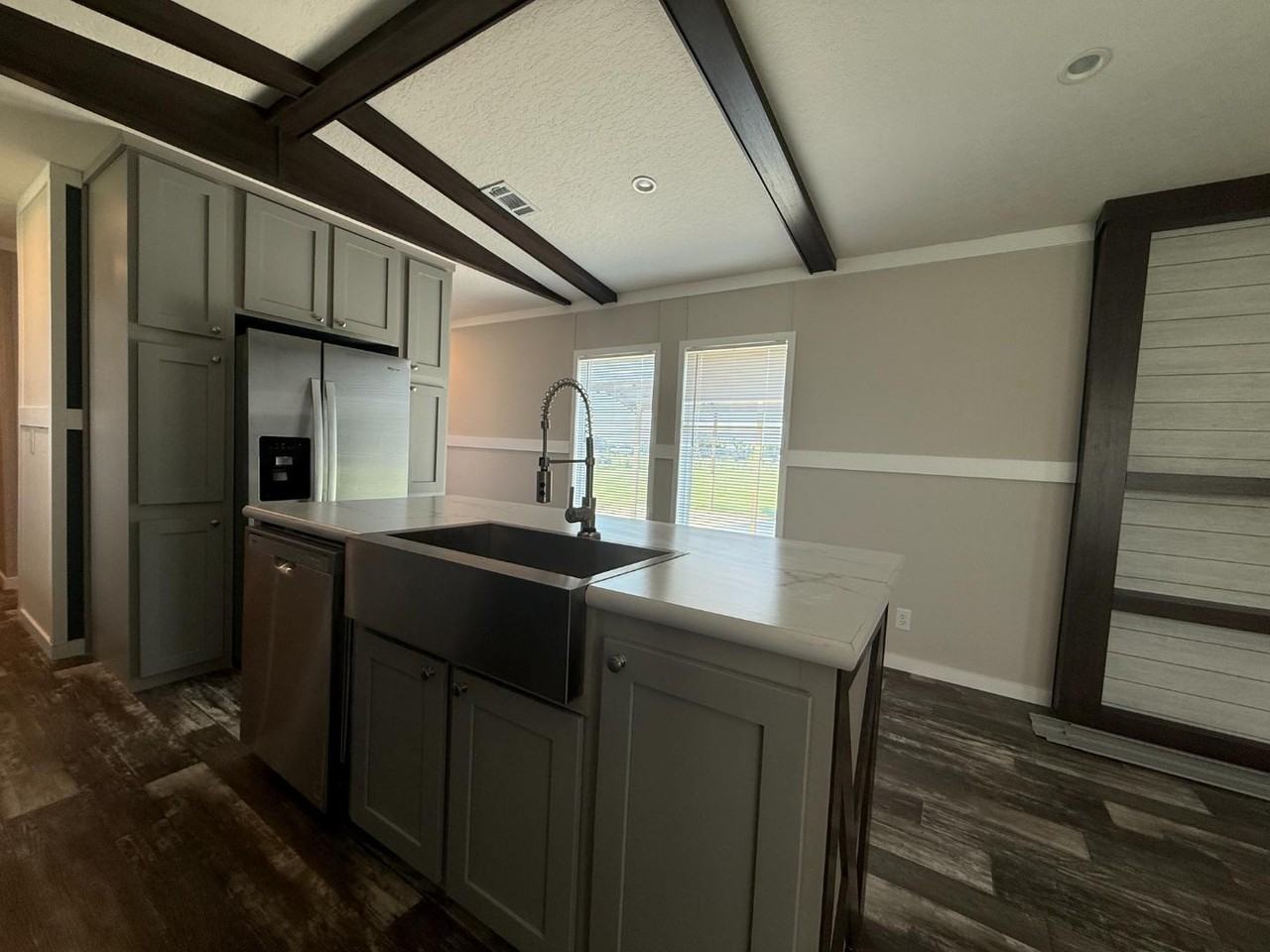4901 Vaughn Rd - Photo 2 of 20