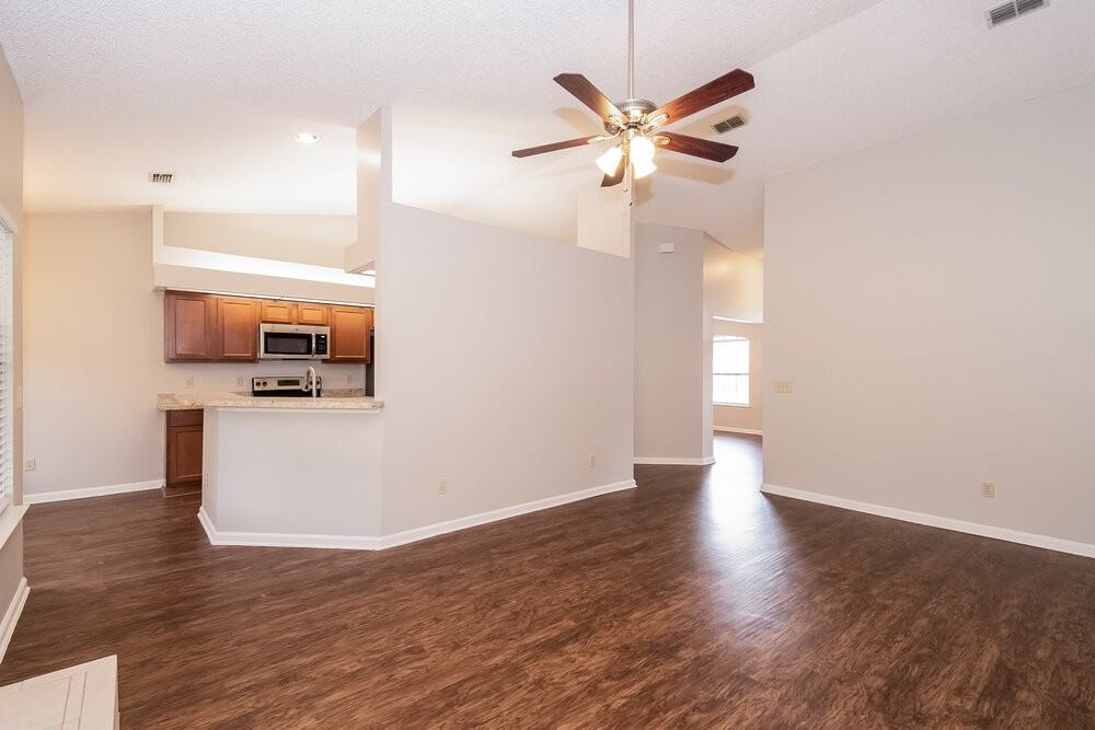 3413 Deerfield Pointe Dr - Photo 4 of 15