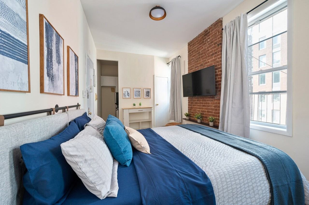 1762 2nd Ave #1323920P - Photo 7 of 33