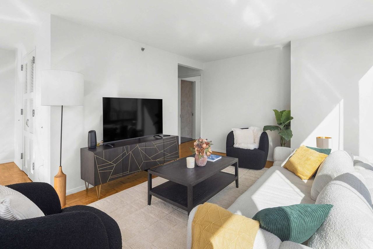 420 East 61st Street - Photo 3 of 50