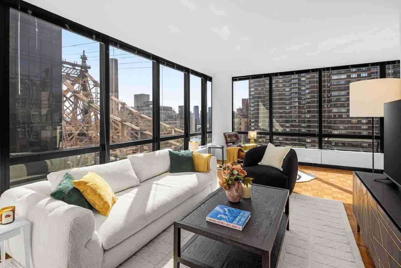 420 East 61st Street - Photo 4 of 50