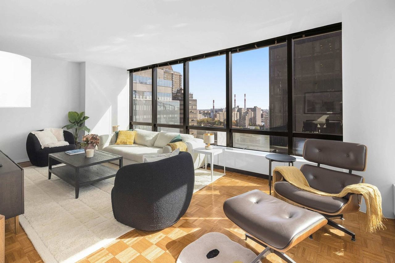 420 East 61st Street - Photo 6 of 50