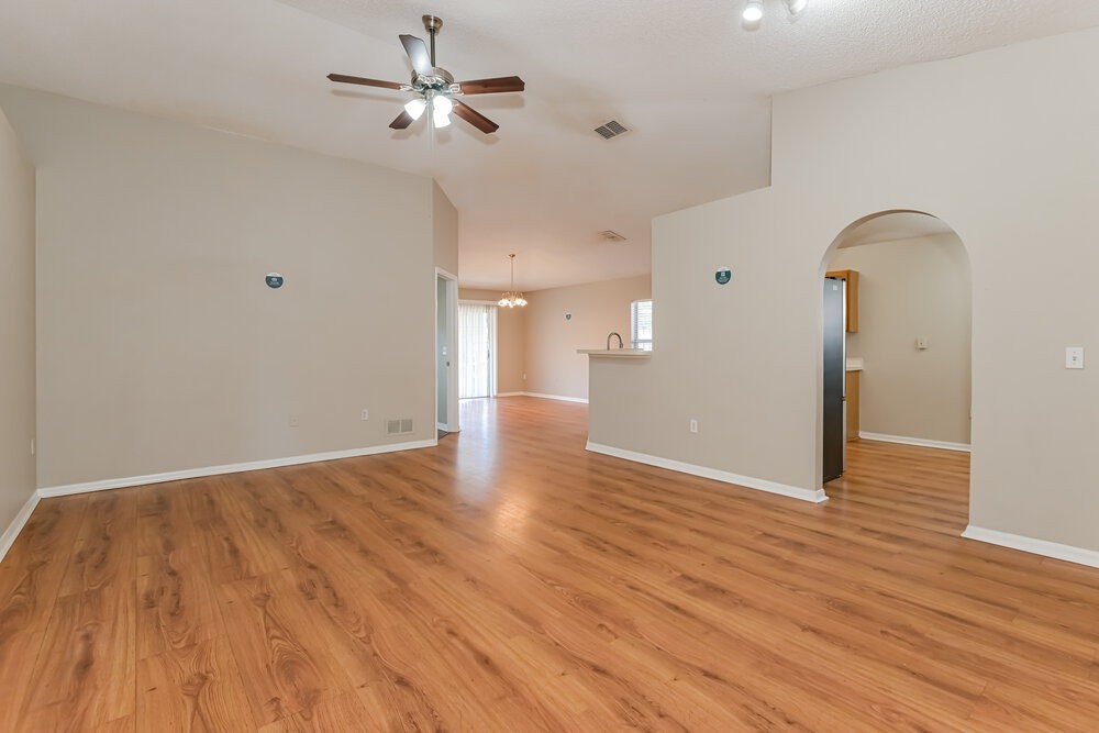 1421 Runes Ct - Photo 4 of 16