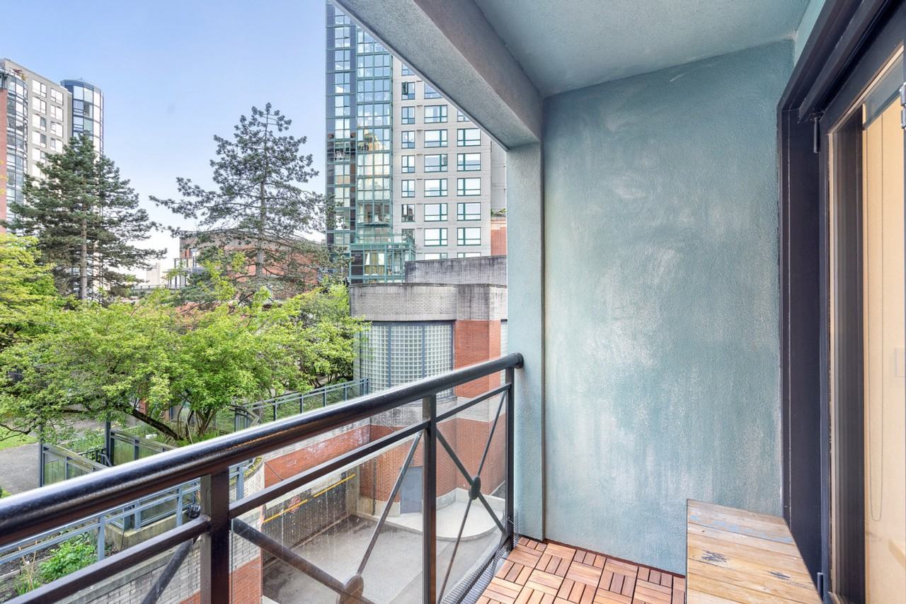 1230 Hamilton St #1226641P - Photo 4 of 26