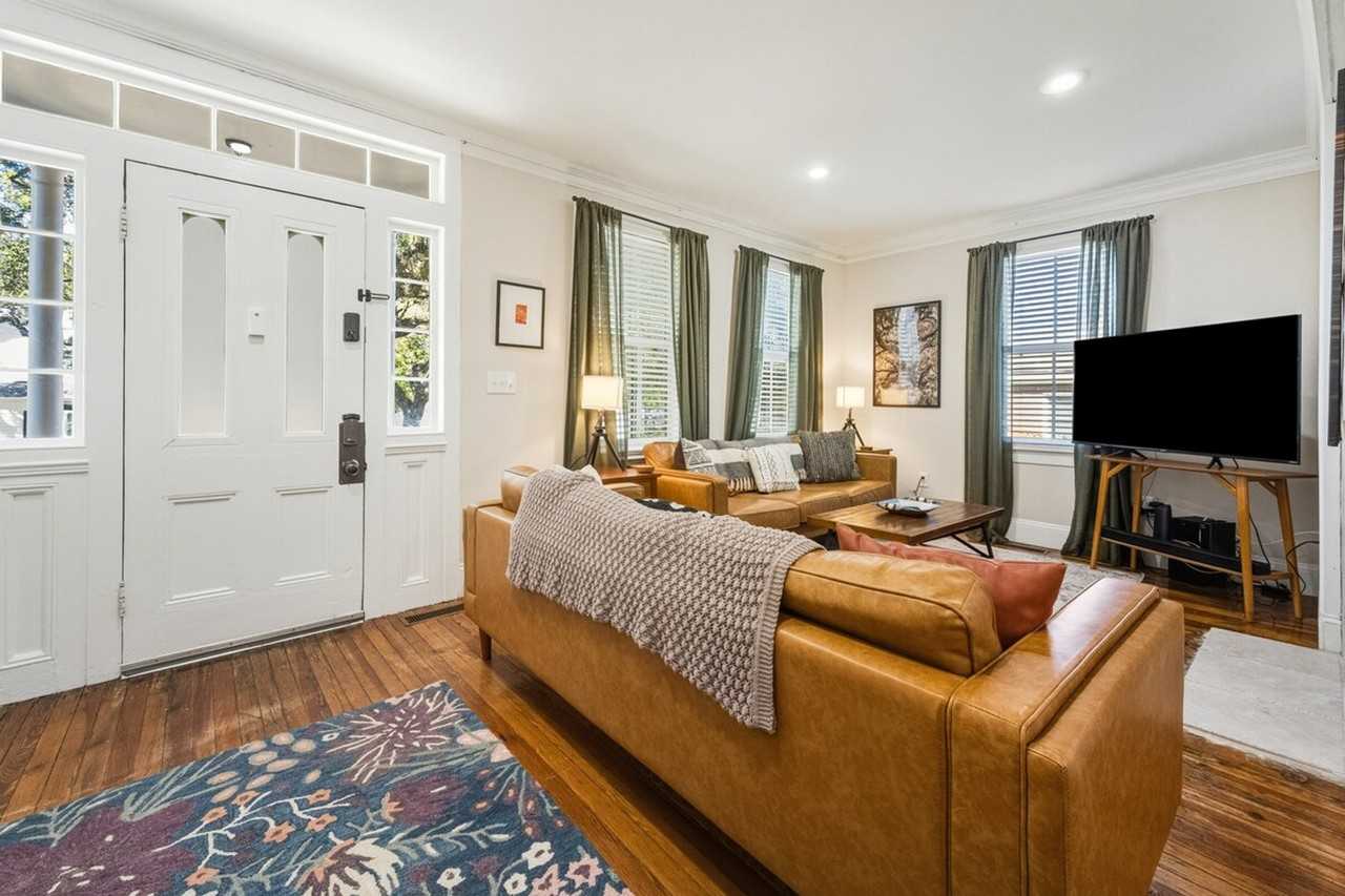 220 Cleland St #1300981P - Photo 3 of 22