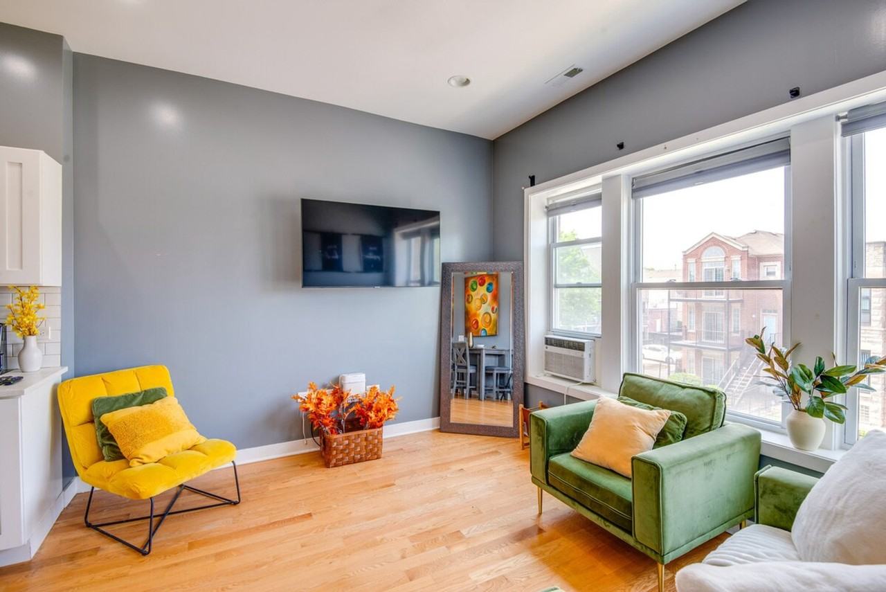 4241 S Langley Ave #1305514P - Photo 5 of 23