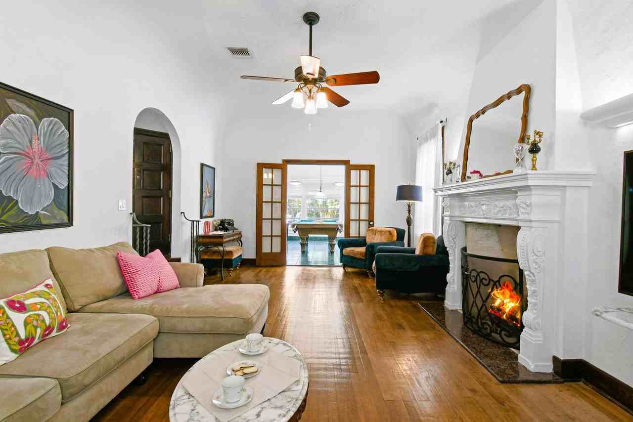 414 Lake Shore Drive - Photo 4 of 94