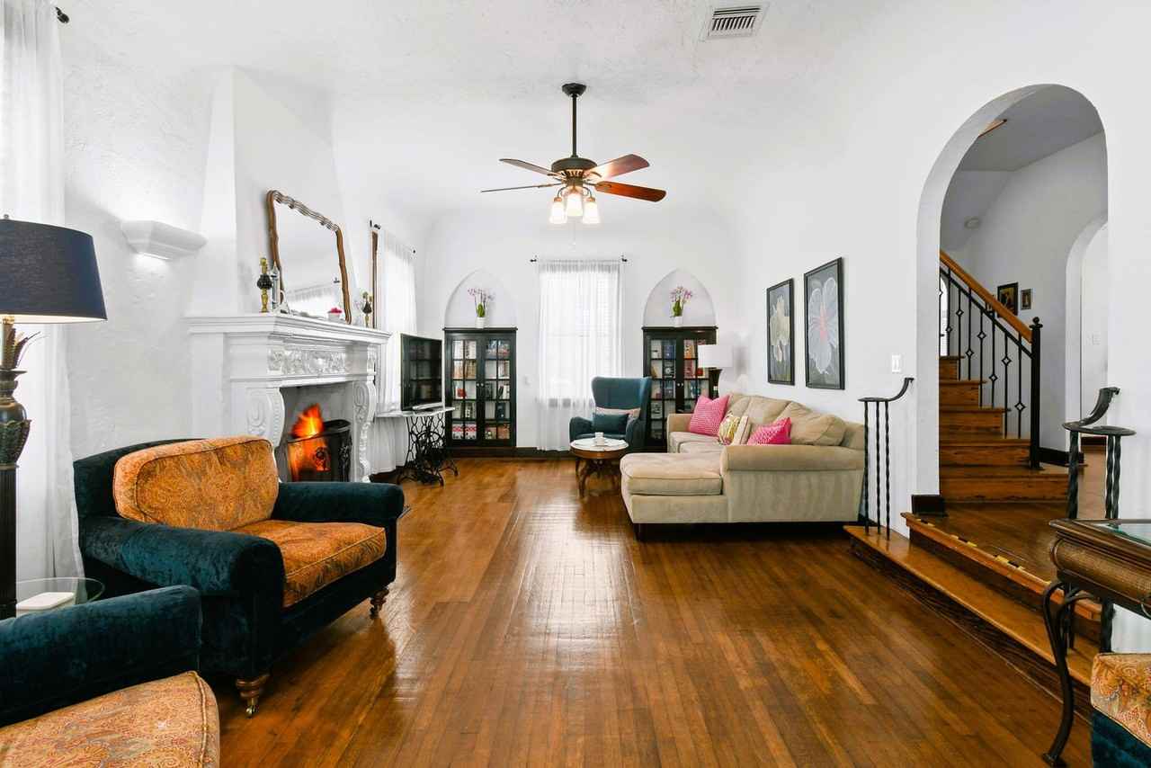 414 Lake Shore Drive - Photo 6 of 94