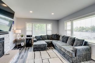 811 N River Rd - Photo 1 of 1