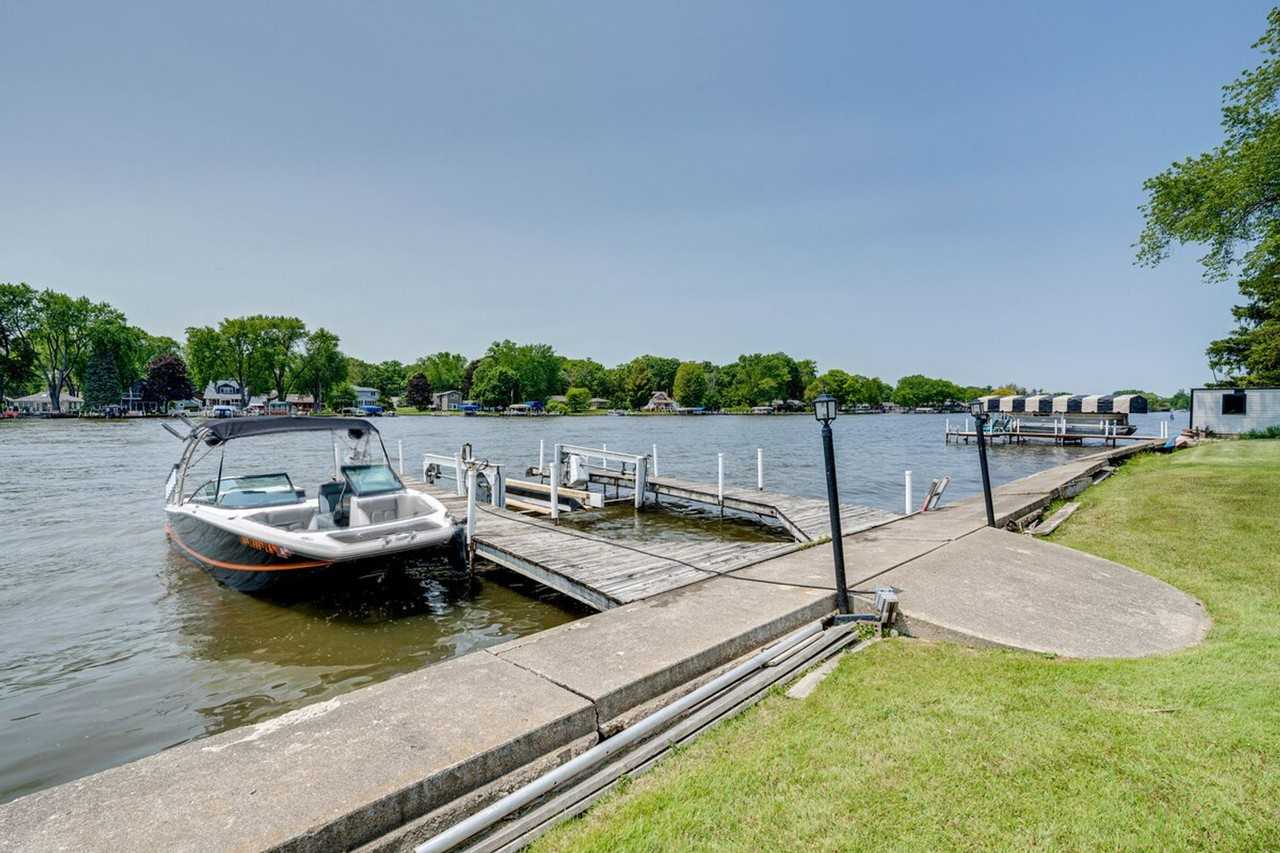 811 North River Road #1306762P - Photo 5 of 27