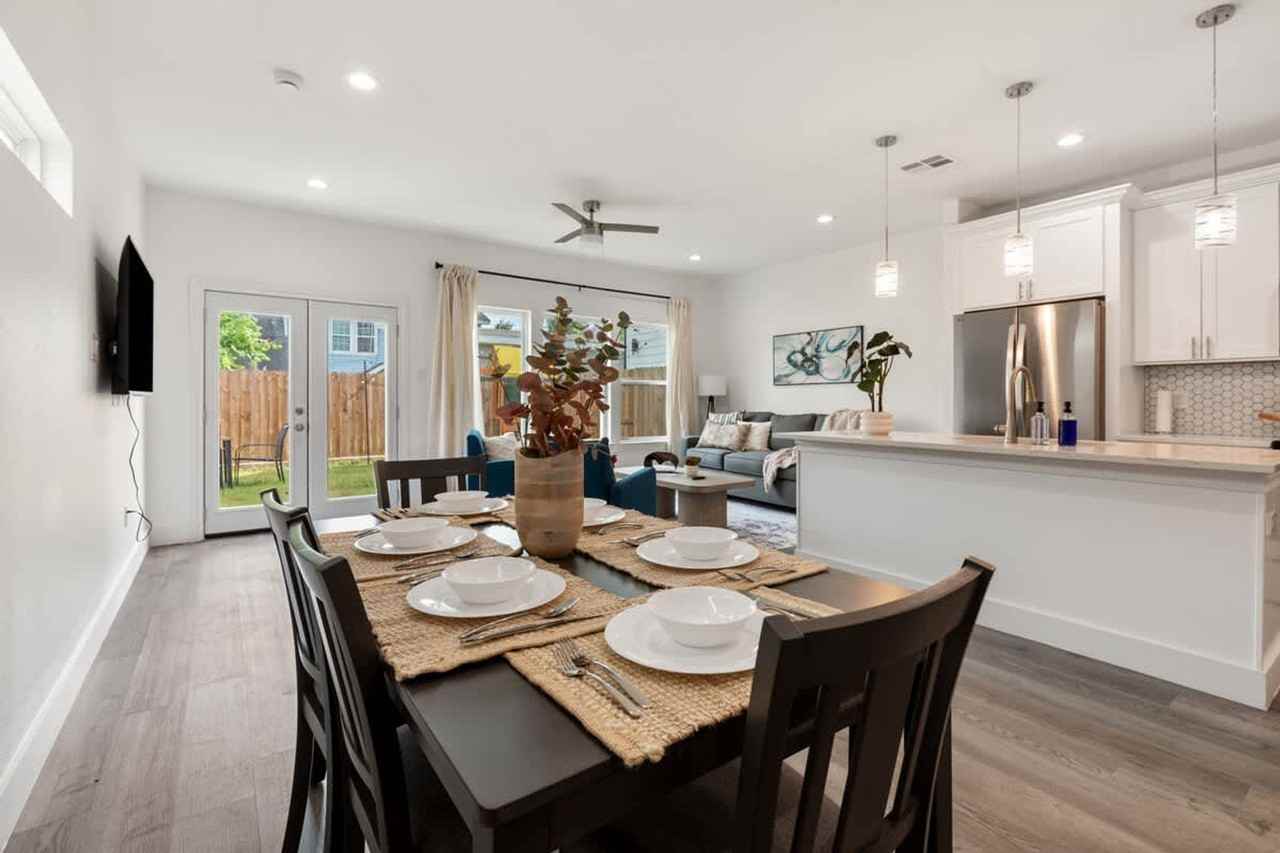 4508 Noble Street #1322511P - Photo 6 of 28