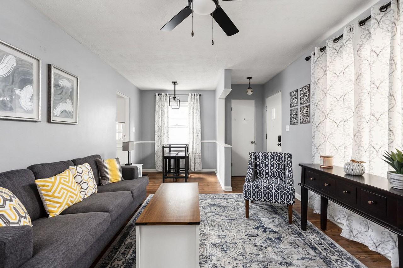 2307 East 65th Street #1328005P - Photo 4 of 38