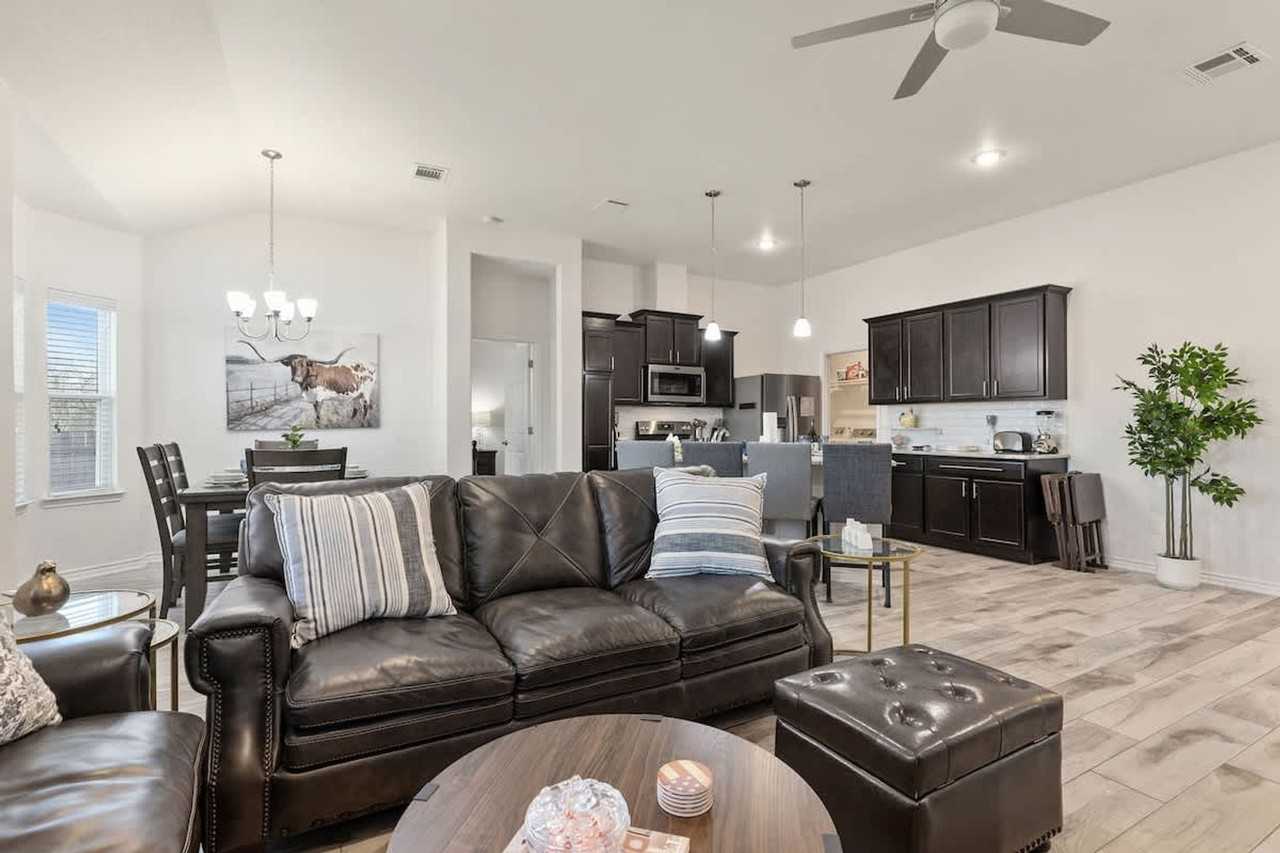 1025 Monte Verde Drive #1324865P - Photo 2 of 34