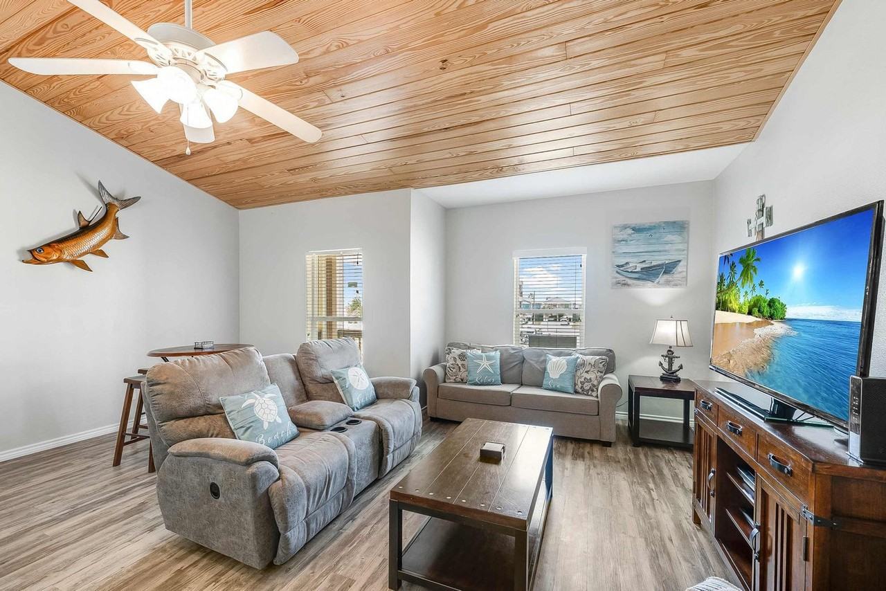 1813 S 11th St #1325620P - Photo 2 of 38