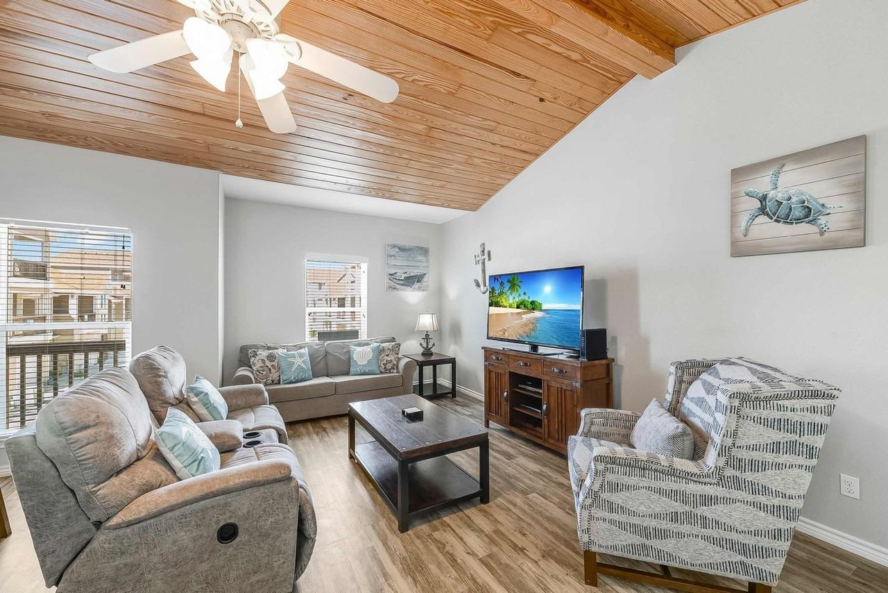 1813 S 11th St #1325620P - Photo 3 of 38