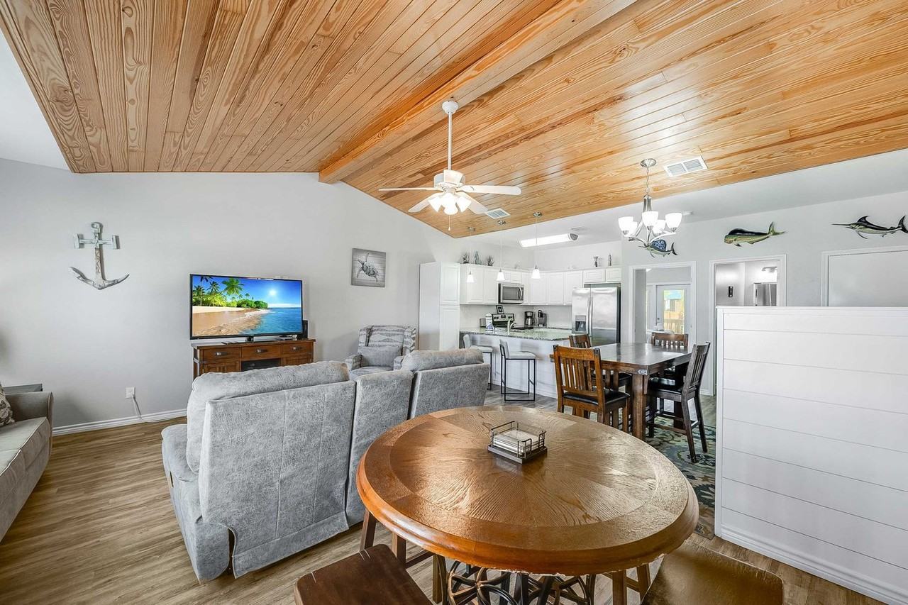 1813 S 11th St #1325620P - Photo 4 of 38