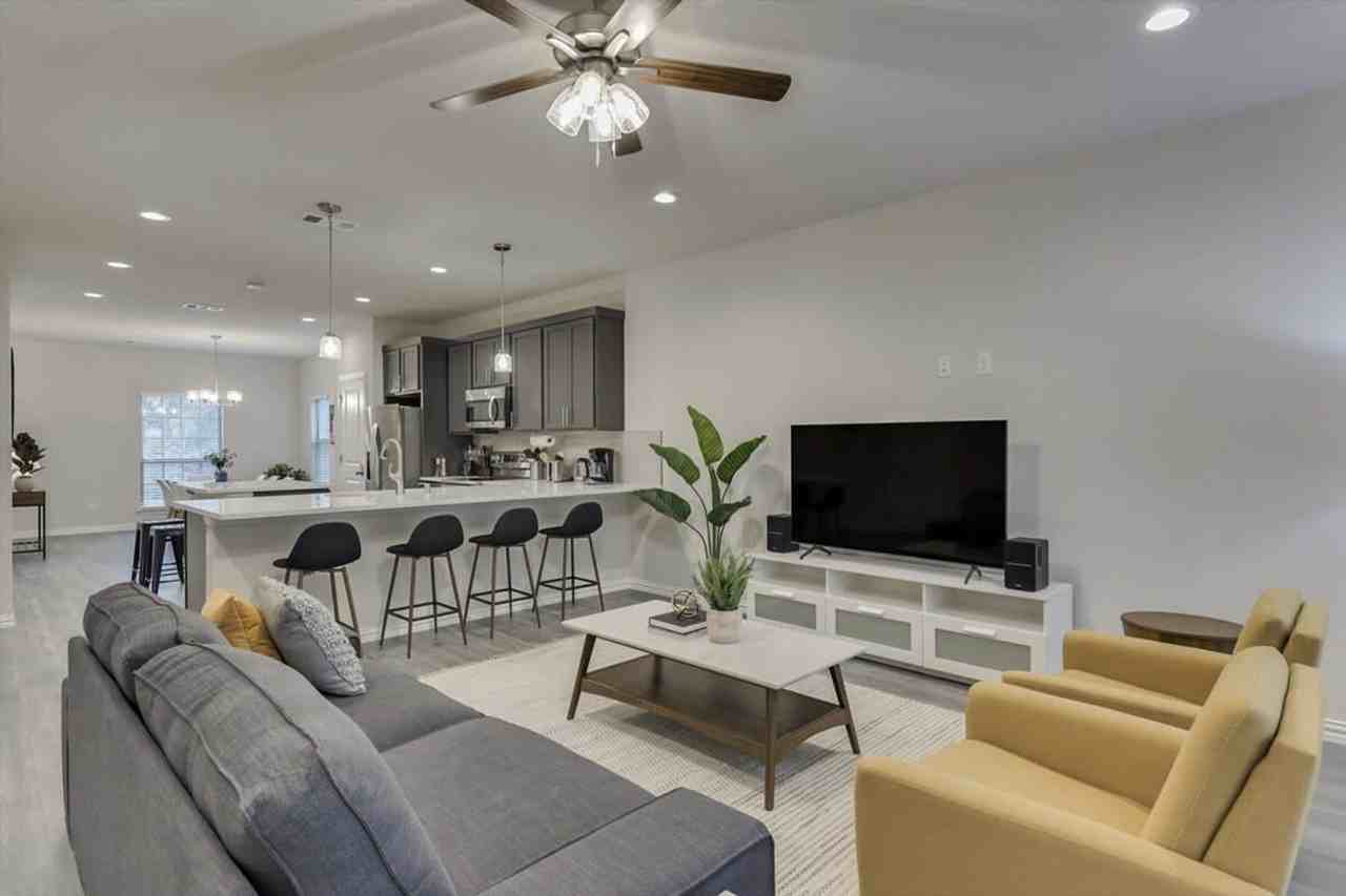 441 Avenue a #1019524P - Photo 2 of 34