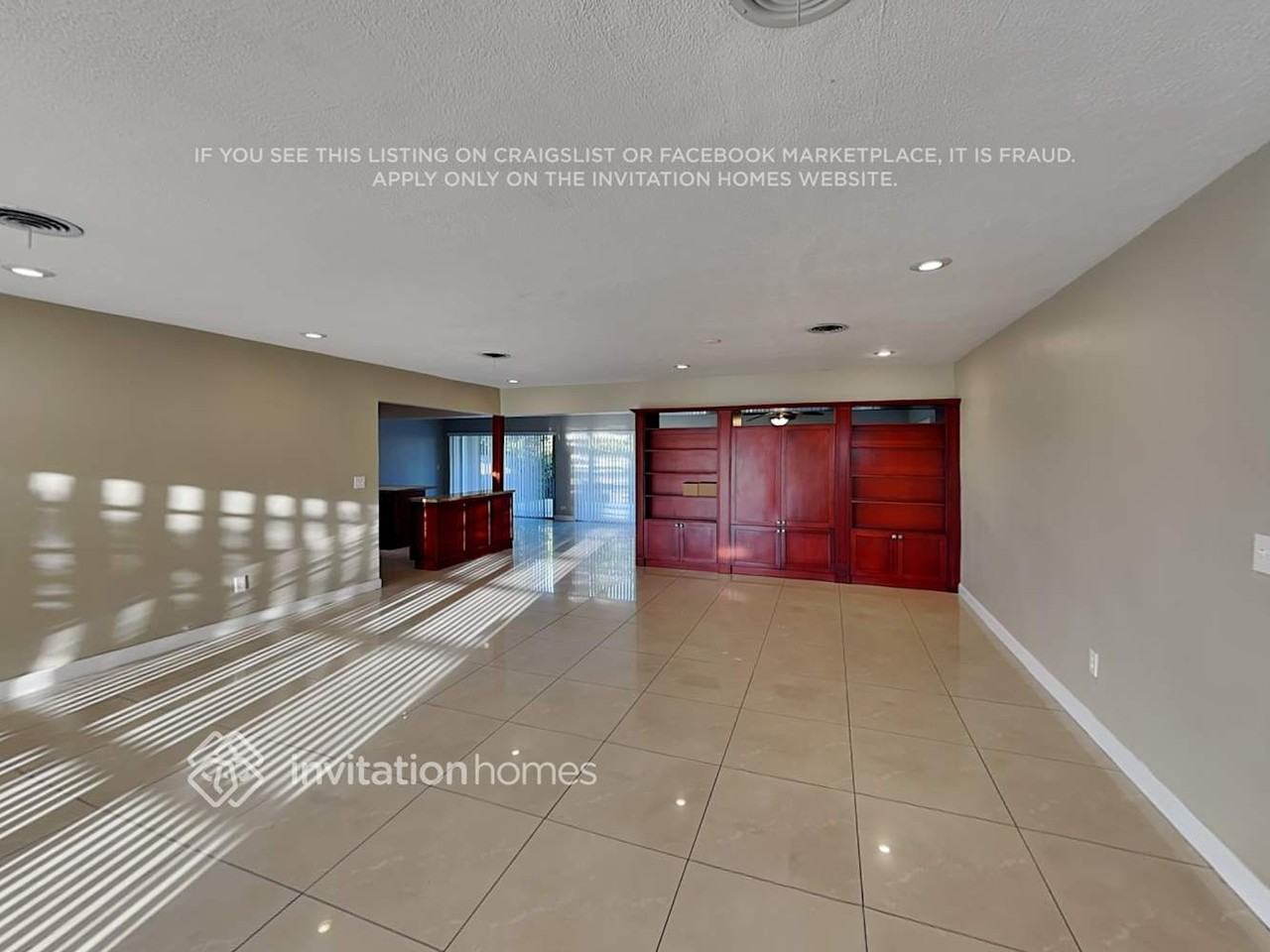 19441 Ne 19th Ct - Photo 3 of 18