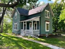 featured image of 627 N Park St #UPPER