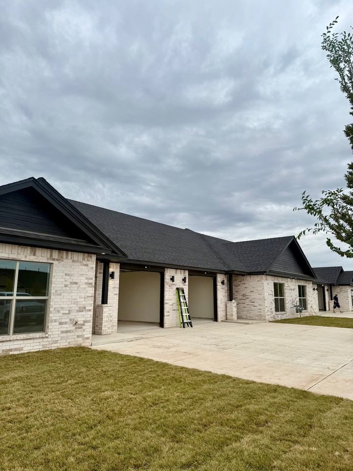 19101 Mid Country Blvd #B - Photo 2 of 12