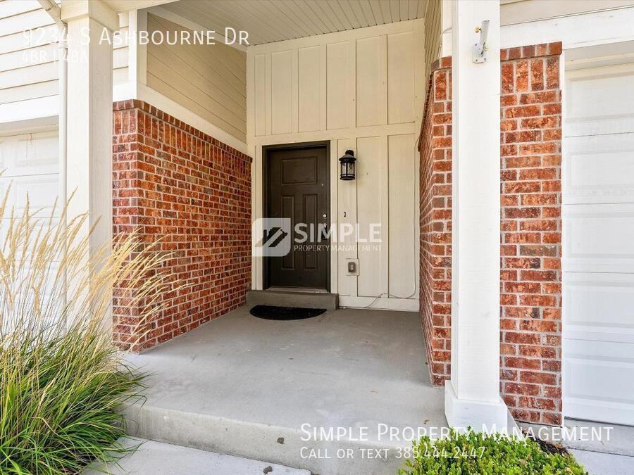 9234 S Ashbourne Dr - Photo 4 of 40