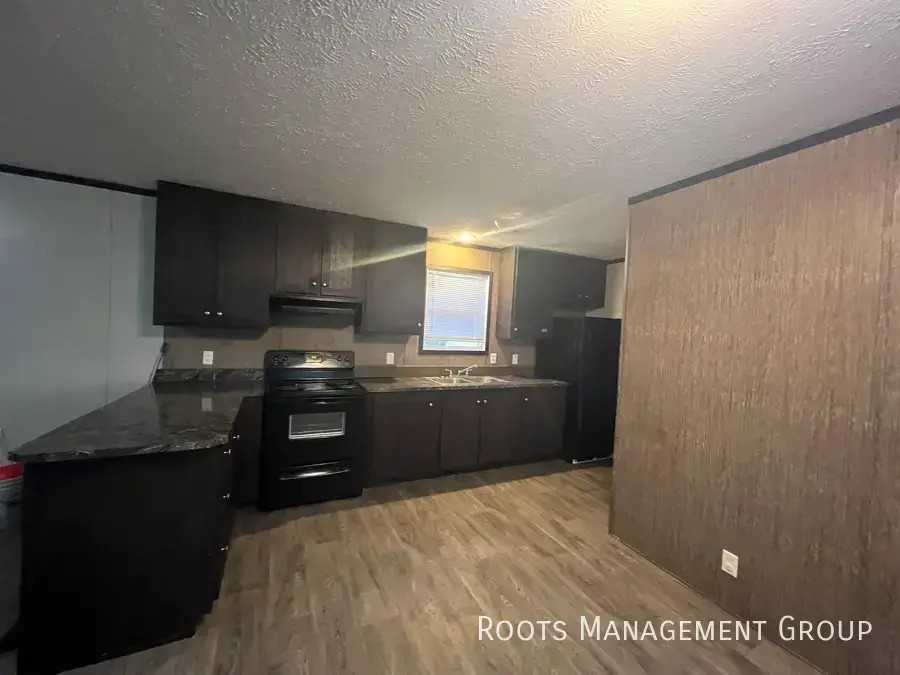 13 York Mobile Plz #13 - Photo 2 of 15