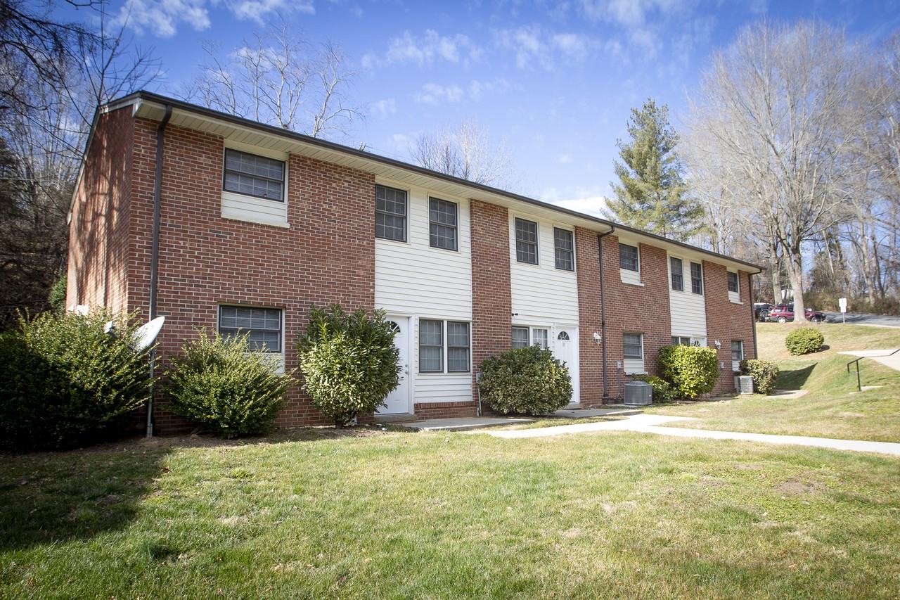 33 Canteberi Court #1 - Photo 5 of 13