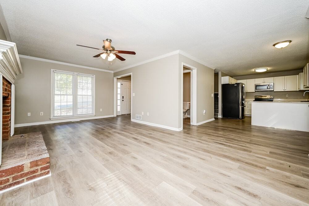 3091 Ashbury Ln - Photo 5 of 18