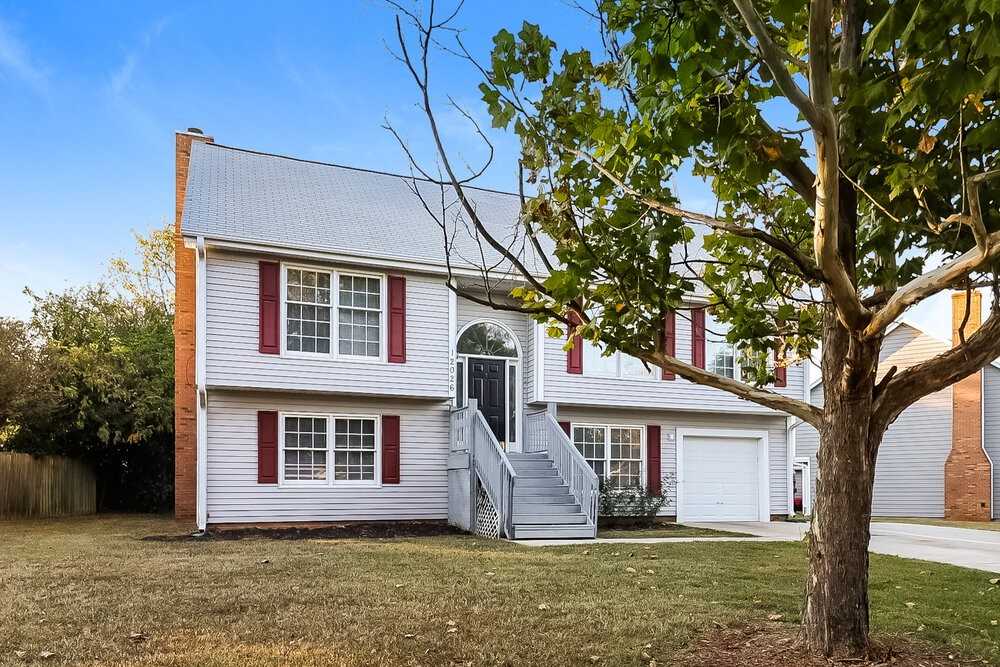 12026 Lazy Willow Ln - Photo 4 of 17