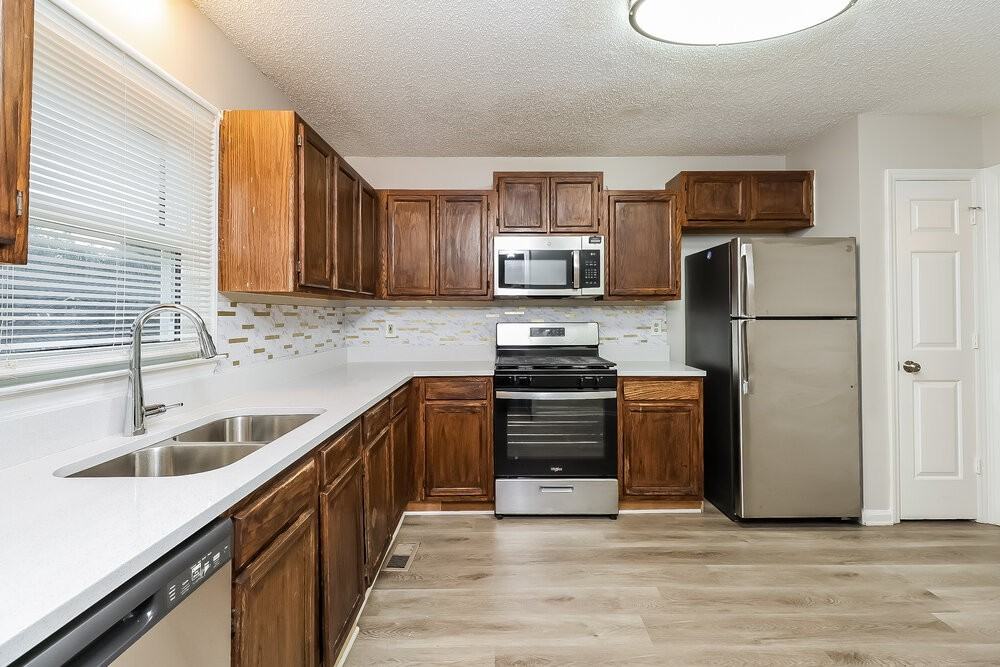 12026 Lazy Willow Ln - Photo 7 of 17