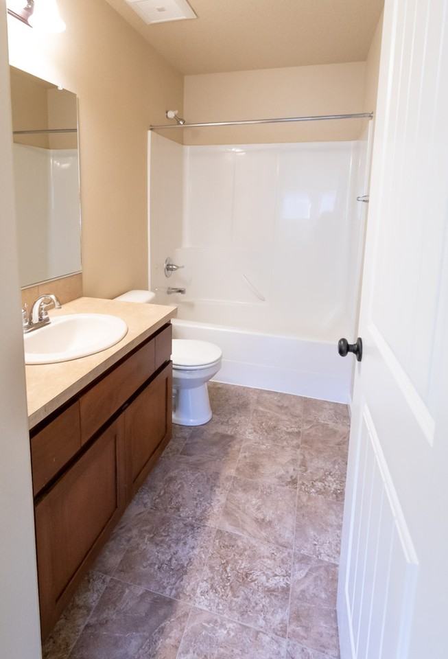 212 Southeast Maple Street - Photo 6 of 24