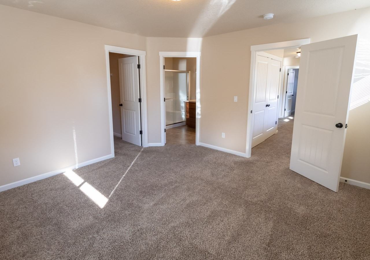 212 Southeast Maple Street - Photo 7 of 24