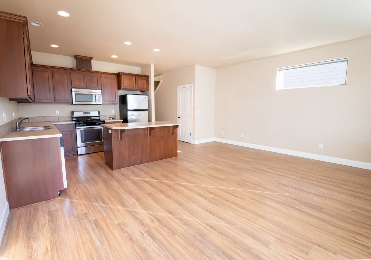 212 Southeast Maple Street - Photo 2 of 24