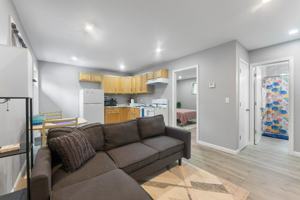 featured image of 438 N Park Ave #10