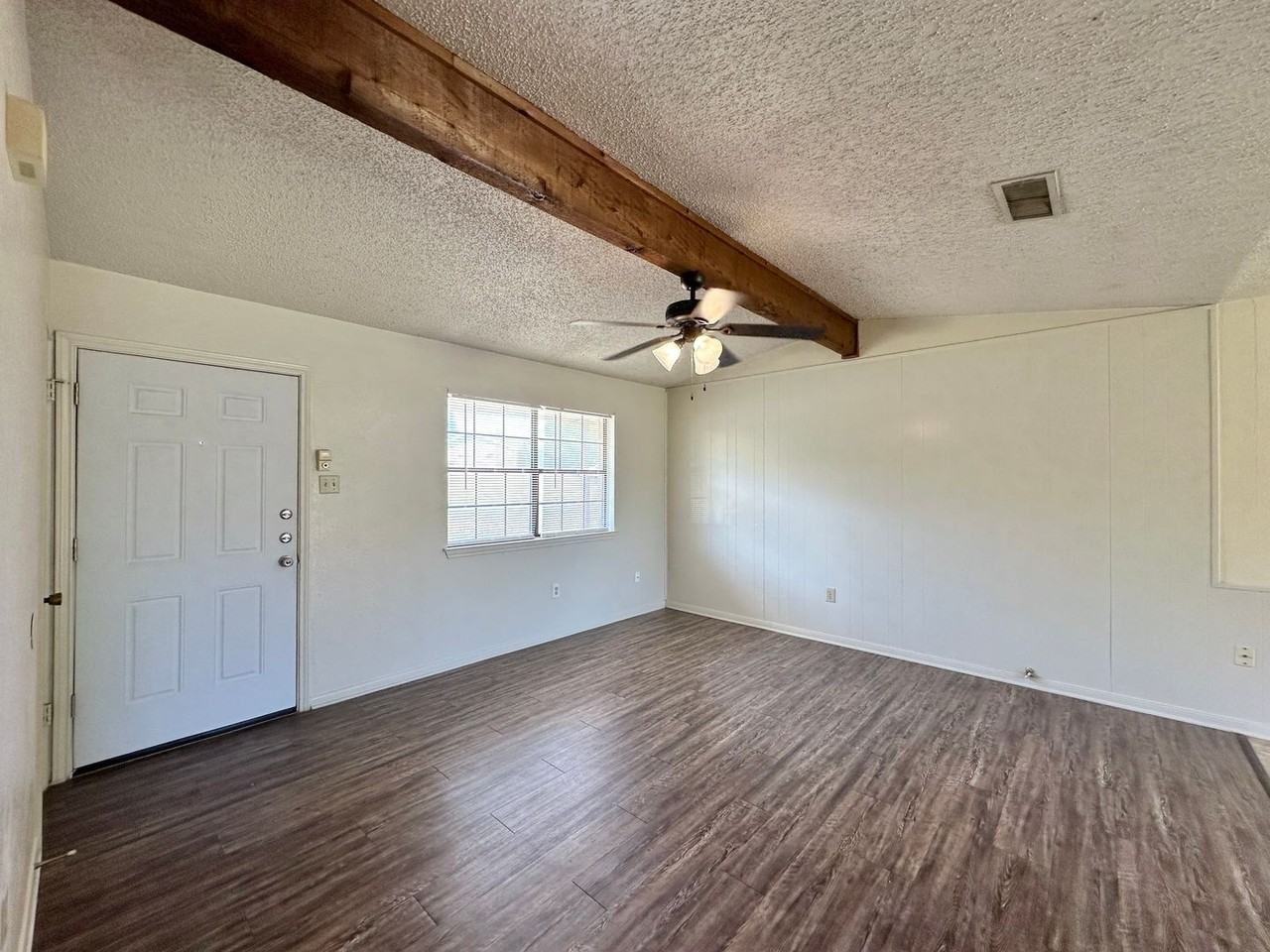 2905 Persimmon Drive - Photo 5 of 30