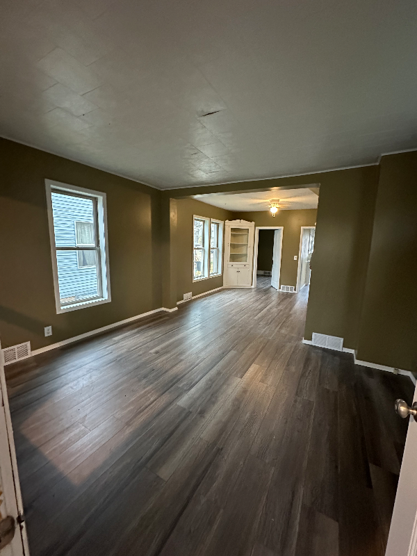 109 Kendall Ave S - Photo 3 of 12