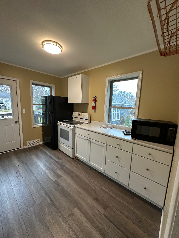 109 Kendall Ave S - Photo 4 of 12