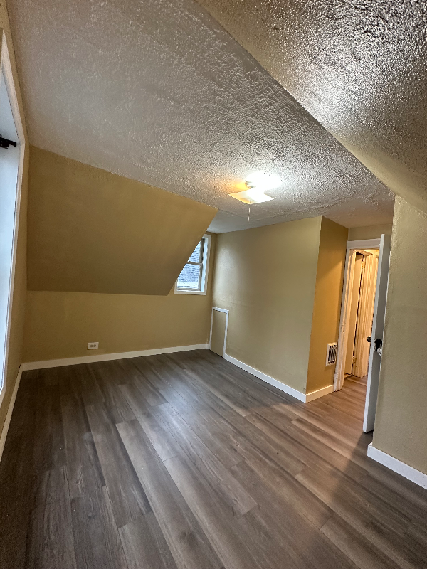 109 Kendall Ave S - Photo 7 of 12