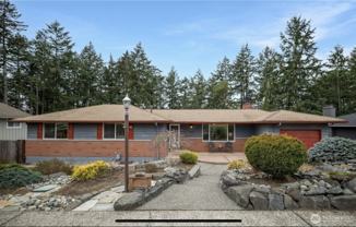 3 Bedrooms For Rent - Photo 1 of 1